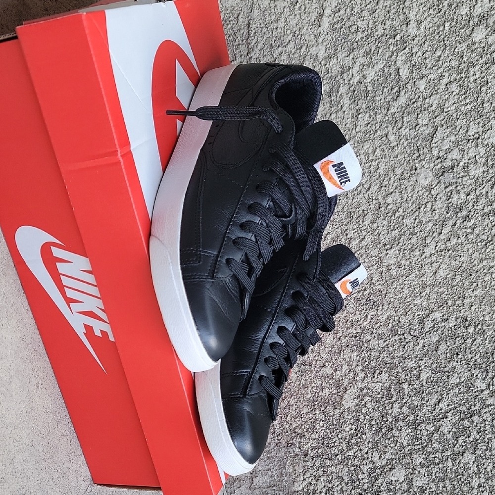 Nike Women's Black Sneakers